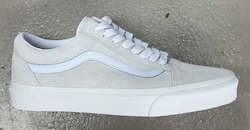 Sporting equipment: 005UFJVY  VANS OLD SKOOL PIG SUEDE