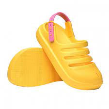 Sporting equipment: HAVAIANA KIDS CLOGS YELLOW