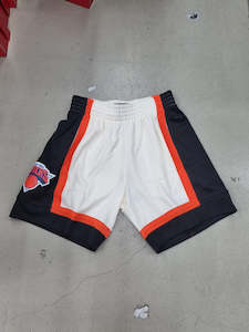 Sporting equipment: MNNK5054 KNICKS SHORT