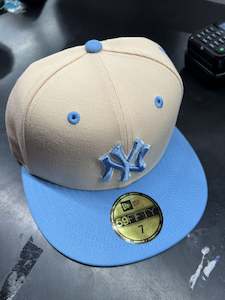 Sporting equipment: 60416041 NEW ERA NEW YORK YANKEES