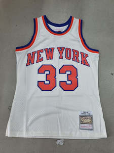 Sporting equipment: MNNK5052 NY KNICKS