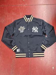 Sporting equipment: NE YANKEES SATIN JACKET 13574085