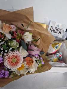 Florist: Pamper Hamper