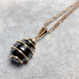 Gold-Filled Spiral Caged Shell Pearl Pendant Necklace (Black)