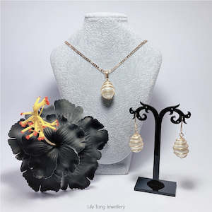 Gold-Filled Spiral Caged Shell Pearl Jewellry Set (White)