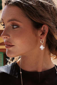 Womenswear: Millo Earrings Oversize Flower