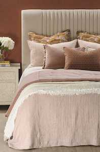 KAIYU Pink Clay Bedspread