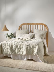 Household linen wholesaling: Pedro Bed Cover