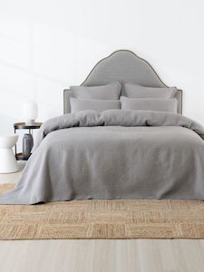 Household linen wholesaling: Lilou Bedspread Set