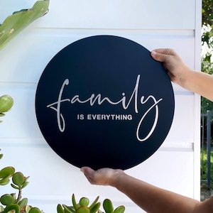 Christmas Gift Guide: Family is everything (black)