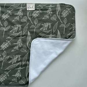 Booster Trifold Bamboo Cotton – Leaf you a lot – Little Butt Kind