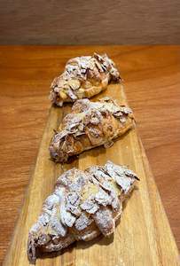 Bakery: 20 Mini almond croissant box