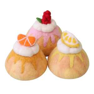 Toy: Juni Moon Berry Citrus Sponge Cakes