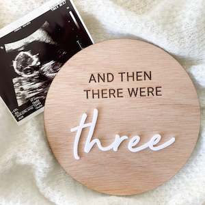 Baby wear: Wooden Pregnancy Announcement Disc