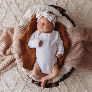 Baby wear: Snuggle Hunny Kids | Long Sleeve Bodysuit, Milk