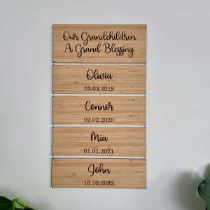 Souvenir: Hanging Grandchildren Bamboo Sign