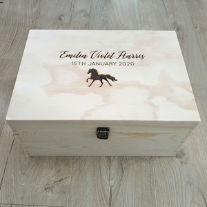 Souvenir: Keepsake Pine Engraved Box Animal