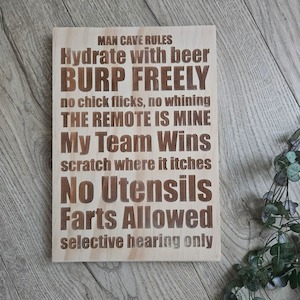 Souvenir: Man Cave Rules Solid Pine Sign