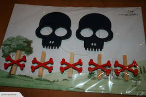 Baby wear: Skull Art pegs