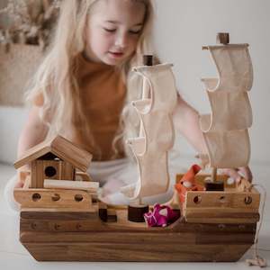 Toy: Q toys Wooden Pirate Ship