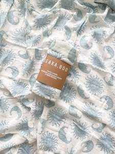 Toy: SEAKA.BOO Surya Muslin Swaddle - Blue