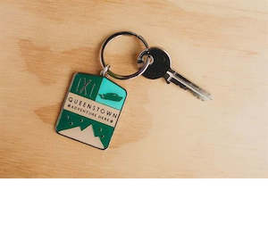 Souvenir: NZ Enamel Queenstown Key Ring