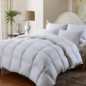 Household linen wholesaling: Brand New WINTER WEIGHT 600 GSM FEATHER/DOWN DUVET INNER