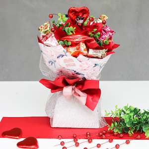 Gift: Heart me - Chocolate gift Arrangement