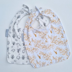 Baby wear: Classic Knot Bib