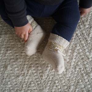 Baby wear: Merino Arrow Booties