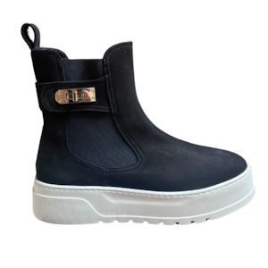 Shoe: Laura Bellariva Avorio Boot