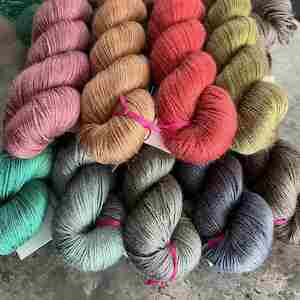 Harnie Hoolie’s Design Silky Humps // 4ply