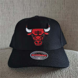 Mitchell & Ness Bulls Snapback - Black/red