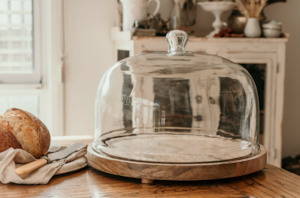 Homewares: Ploughmans Board Cake Dome