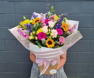 Flower: Bright Florist Choice Waterfilled Box