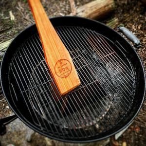 The Famous BBQ - Wooden BBQ Scraper