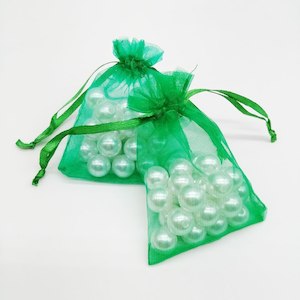 Function equipment renting, leasing or hiring: CLEARANCE Organza Bags - Green (10x15cm)