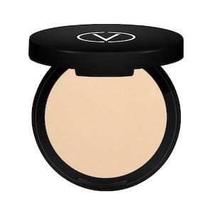 Makeup: Deluxe Mineral Powder Foundation