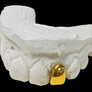 One tooth in 18kt Gold