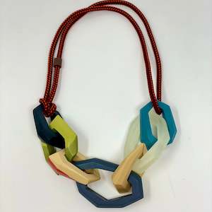 Jewellery: Maca Links Necklace, multicolour suit