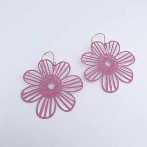 Clothing accessory: Midi Flower Earrings - Pink