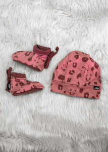 Clothing accessory: Beanie and Bootie Set - Rosebud Cheetah