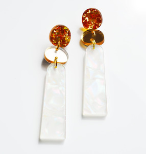 Clothing accessory: Trapeze Earrings - Pearl