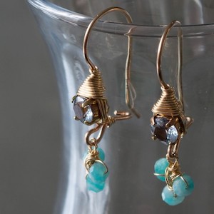 Earrings Small Clover light blue crystal & apatite- n° 426