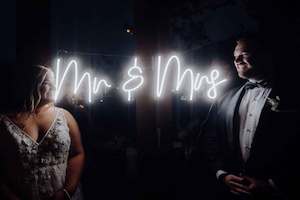 "Mr & Mrs" Neon Sign