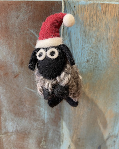 Pashom Sheep with Hat Decoration - black sheep gray wool