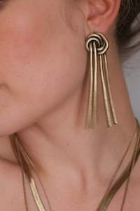 Womenswear: A and C Oslo - 1018-1250 Knot Earrings