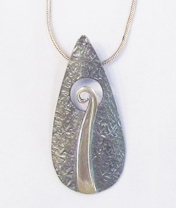 “Koru” Pendant by Bob Wyber