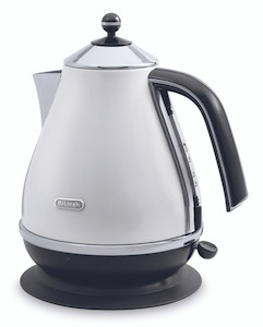 DeLonghi Icona Capitals Kettle - Sydney White 1.7L, 360° Swivel Base, Retro Design