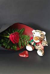 Florist: Single Rose Gift Pack - Rose, Teddy & Chocolate